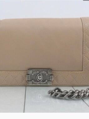 AUTHENTIC Chanel Medium Boy Bag in Beige Nude Lambskin with Gunmetal Hardware